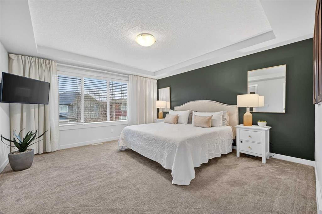 19 Cranbrook Crescent Se, Calgary, AB - Indoor Photo Showing Bedroom