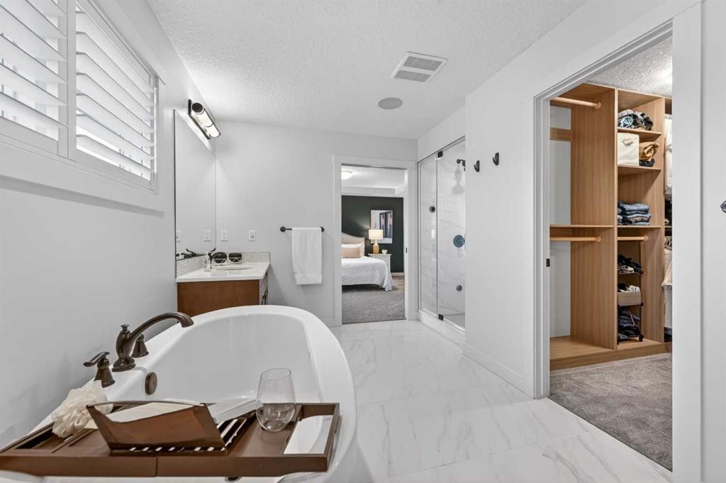 19 Cranbrook Crescent Se, Calgary, AB - Indoor