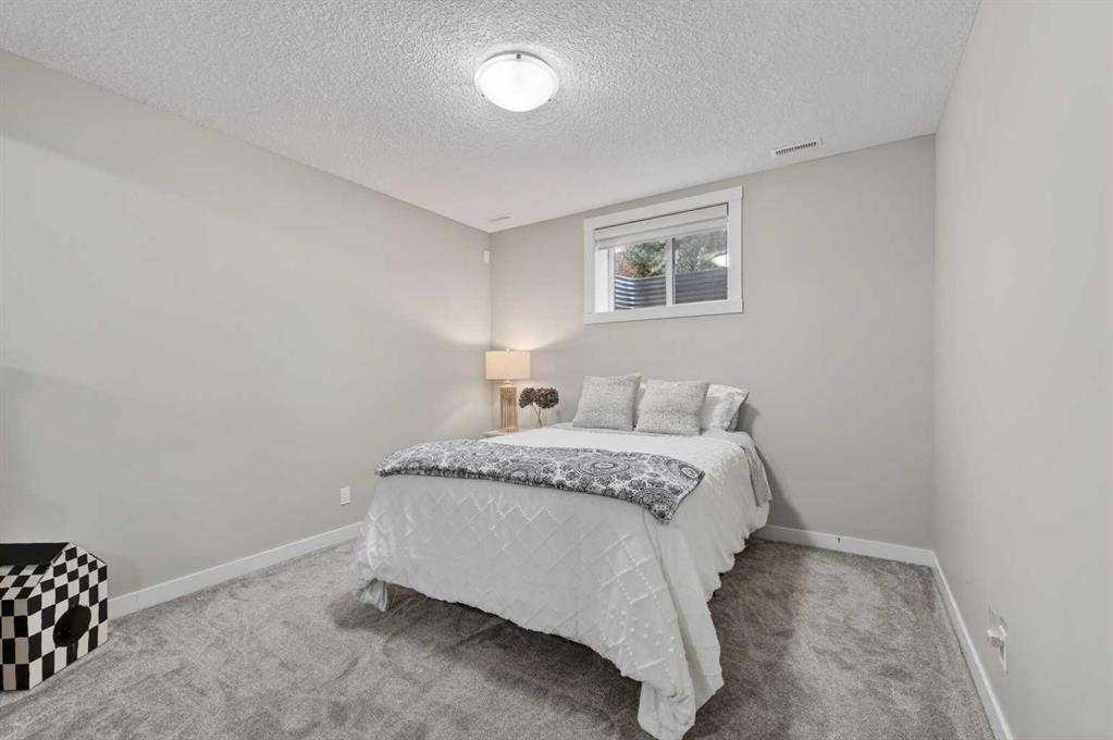 19 Cranbrook Crescent Se, Calgary, AB - Indoor Photo Showing Bedroom