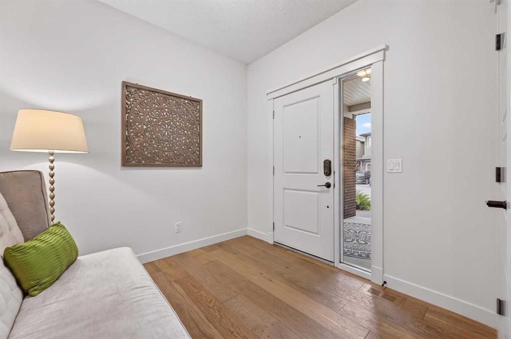 19 Cranbrook Crescent Se, Calgary, AB - Indoor