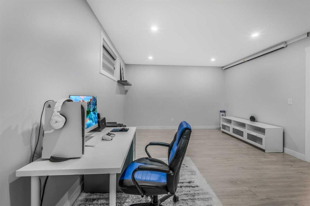 31 Saddleback Way Ne, Calgary, AB - Indoor Photo Showing Office