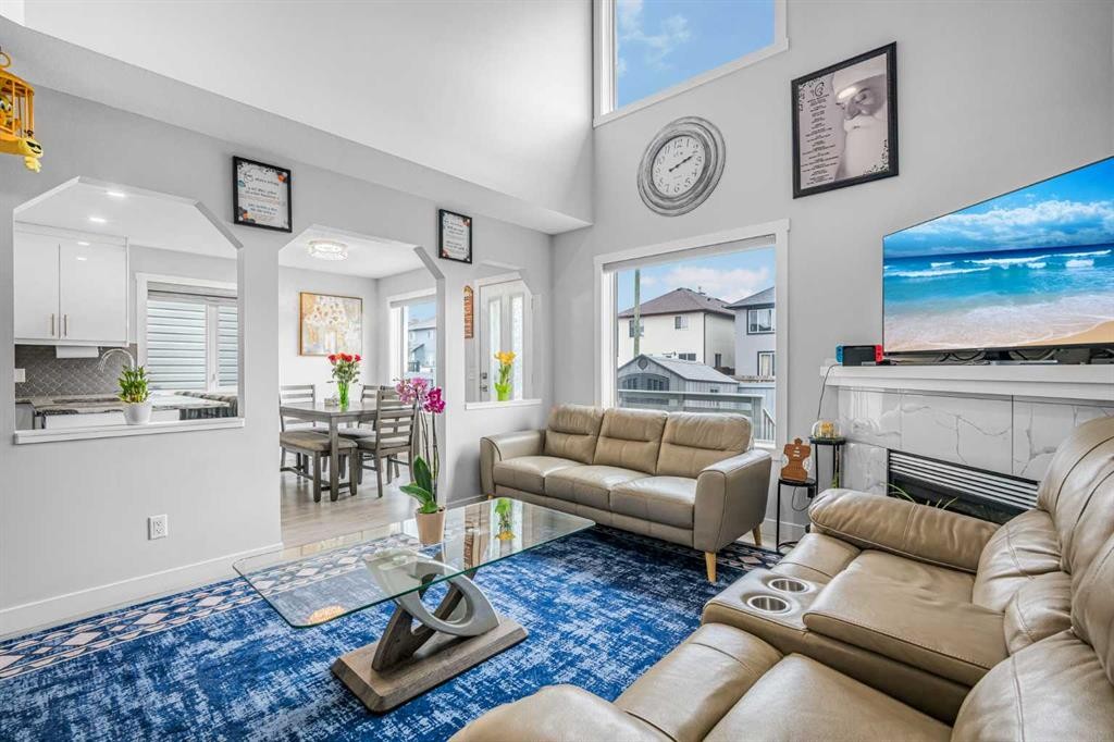 31 Saddleback Way Ne, Calgary, AB - Indoor Photo Showing Living Room