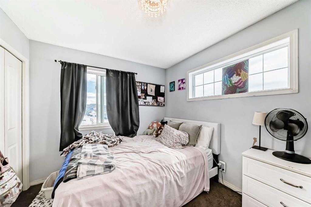 404 Redstone Grove Ne, Calgary, AB - Indoor Photo Showing Bedroom