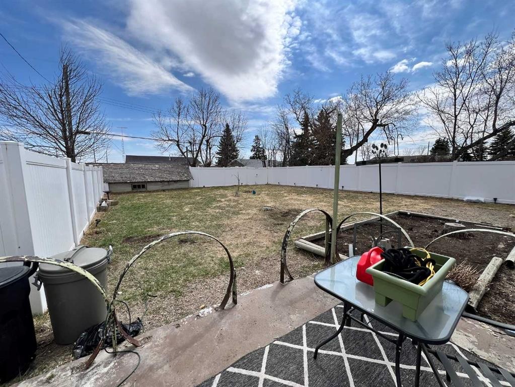 132 8 Avenue, Gleichen, AB - Outdoor