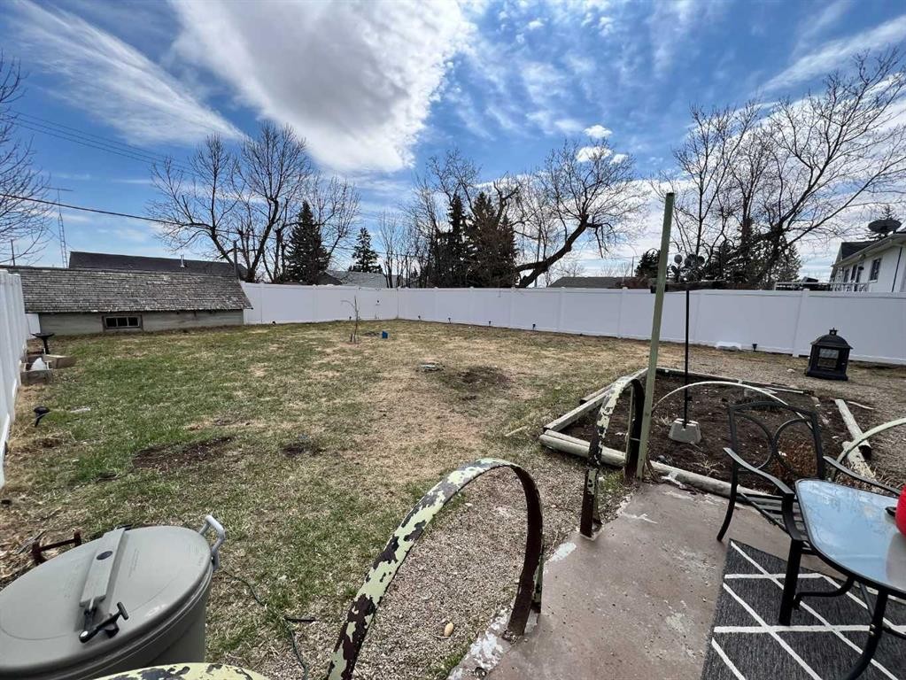 132 8 Avenue, Gleichen, AB - Outdoor