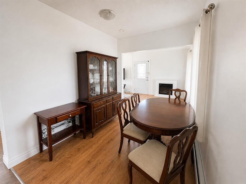 132 8 Avenue, Gleichen, AB - Indoor Photo Showing Dining Room