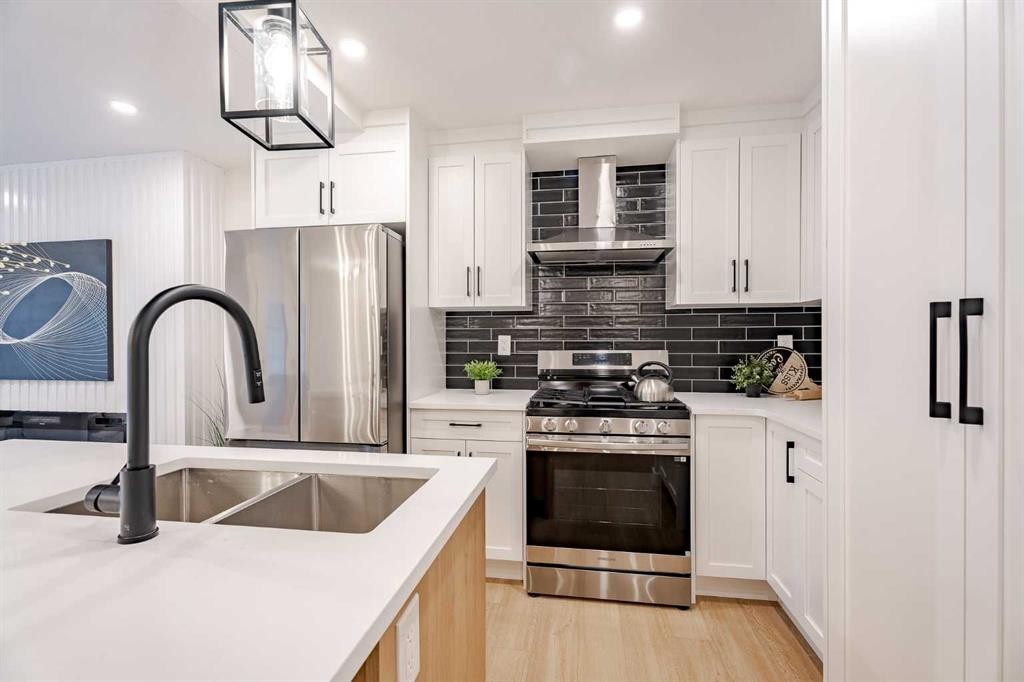 451 Arlington Drive Se, Calgary, AB - Indoor Photo Showing Kitchen With Double Sink With Upgraded Kitchen