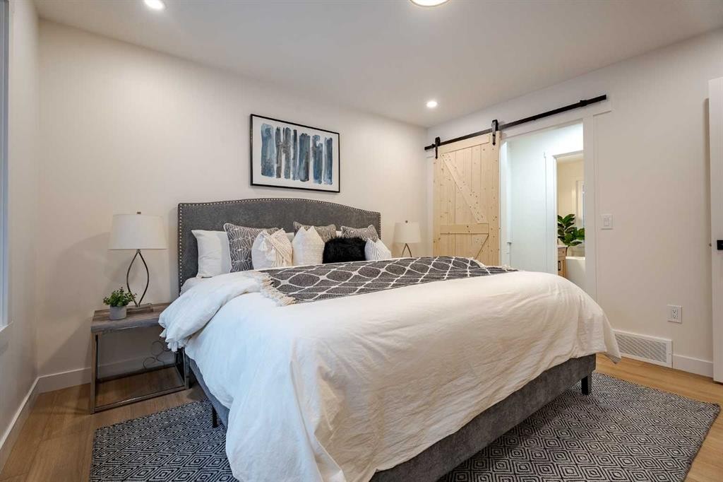 451 Arlington Drive Se, Calgary, AB - Indoor Photo Showing Bedroom