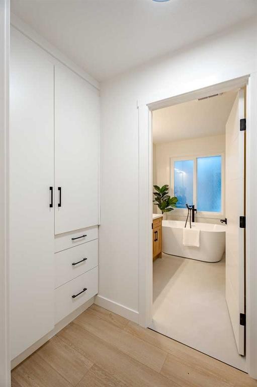 451 Arlington Drive Se, Calgary, AB - Indoor