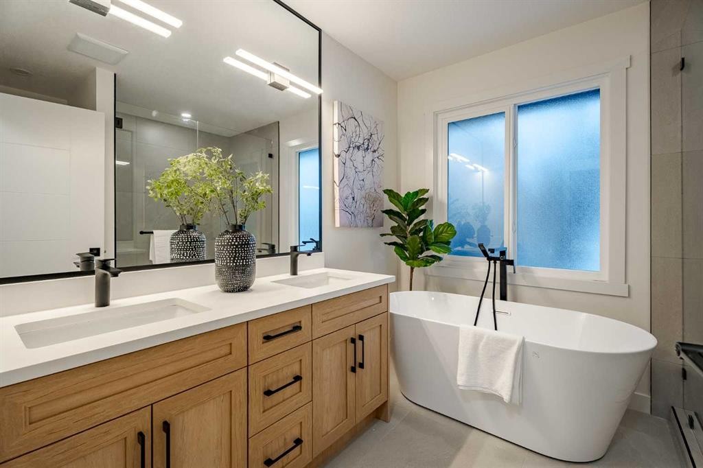 451 Arlington Drive Se, Calgary, AB - Indoor Photo Showing Bathroom