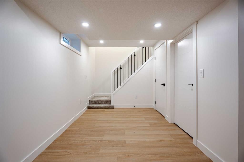 451 Arlington Drive Se, Calgary, AB - Indoor Photo Showing Other Room