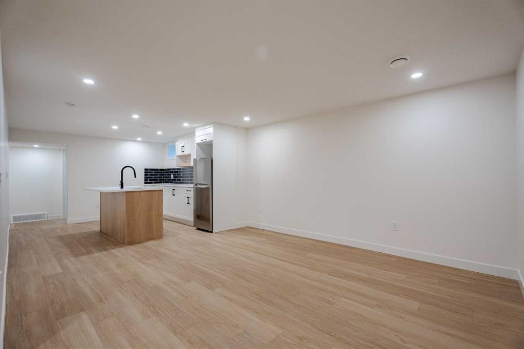 451 Arlington Drive Se, Calgary, AB - Indoor