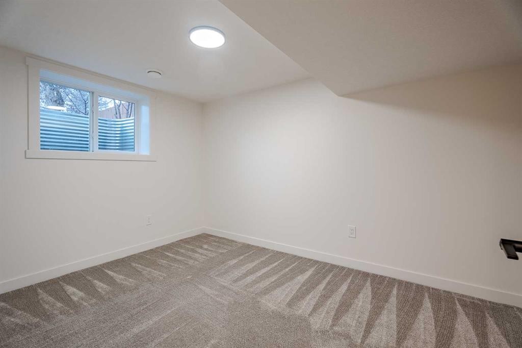 451 Arlington Drive Se, Calgary, AB - Indoor Photo Showing Other Room