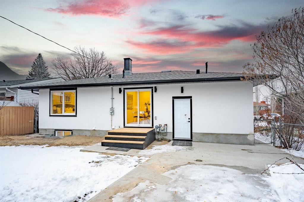 451 Arlington Drive Se, Calgary, AB - Outdoor
