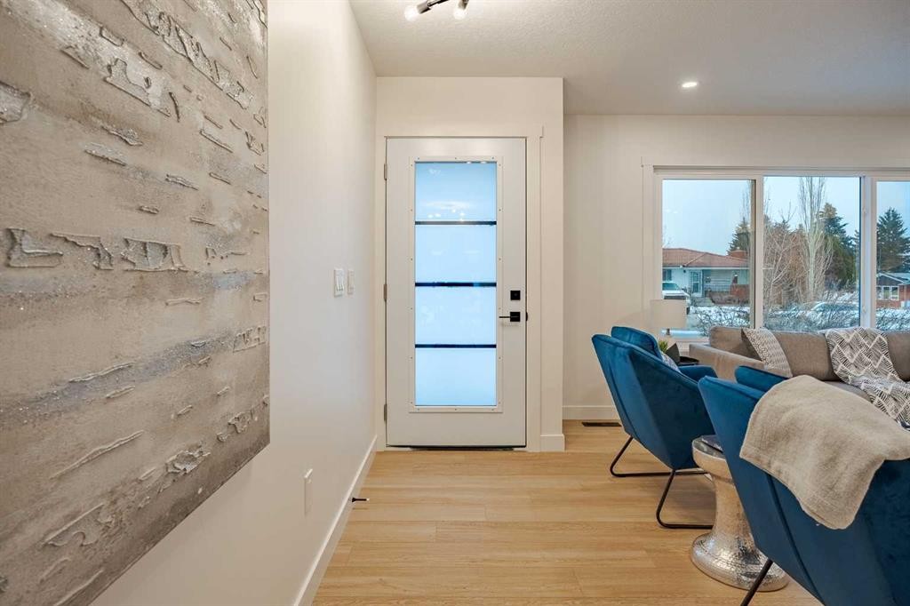 451 Arlington Drive Se, Calgary, AB - Indoor