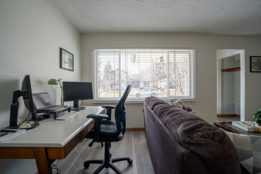 84 Waterloo Drive Sw, Calgary, AB - Indoor Photo Showing Office