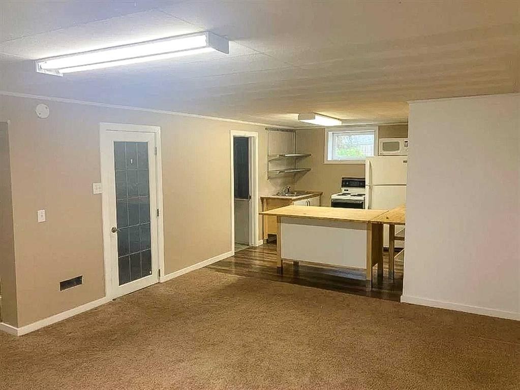 84 Waterloo Drive Sw, Calgary, AB - Indoor
