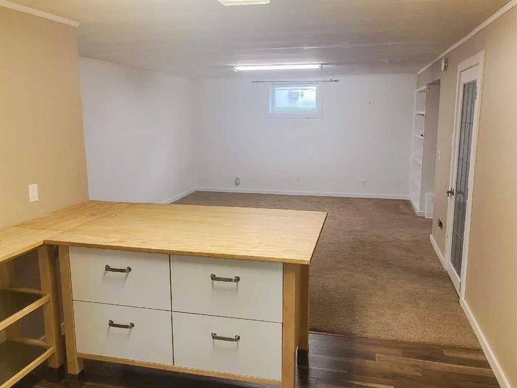 84 Waterloo Drive Sw, Calgary, AB - Indoor