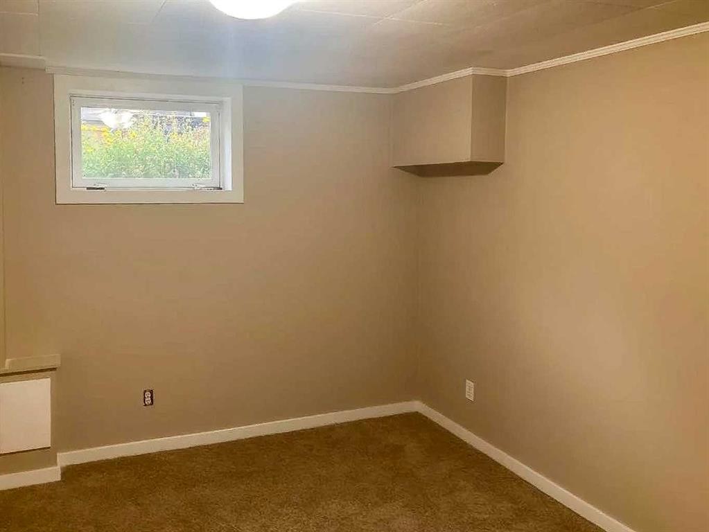 84 Waterloo Drive Sw, Calgary, AB - Indoor Photo Showing Other Room