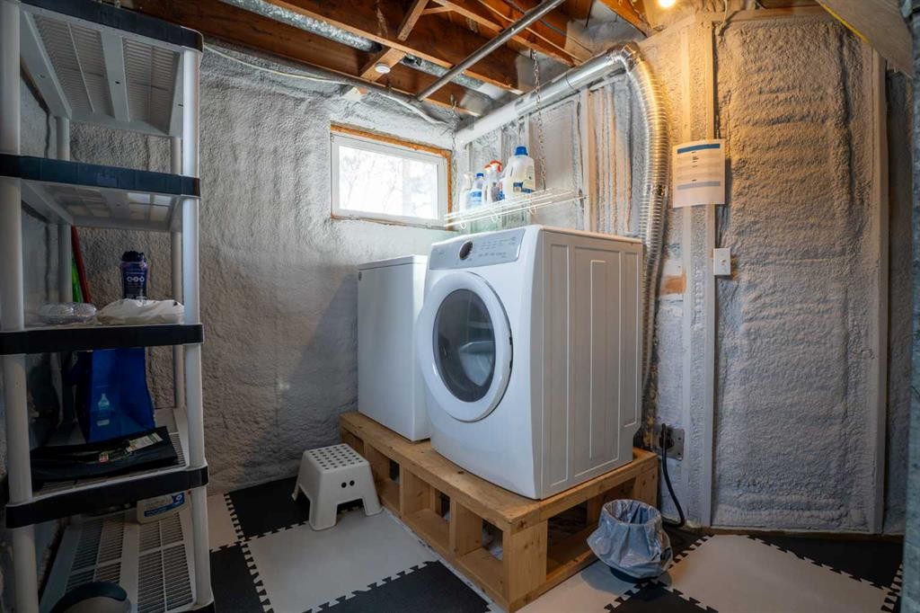 84 Waterloo Drive Sw, Calgary, AB - Indoor Photo Showing Laundry Room