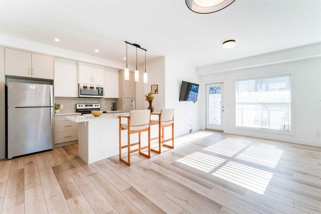 120 Spring Creek Common Sw, Calgary, AB - Indoor Photo Showing Kitchen With Stainless Steel Kitchen