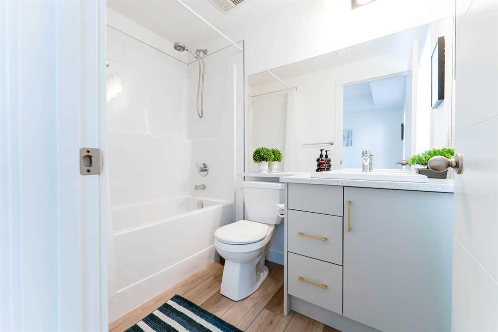 120 Spring Creek Common Sw, Calgary, AB - Indoor Photo Showing Bathroom