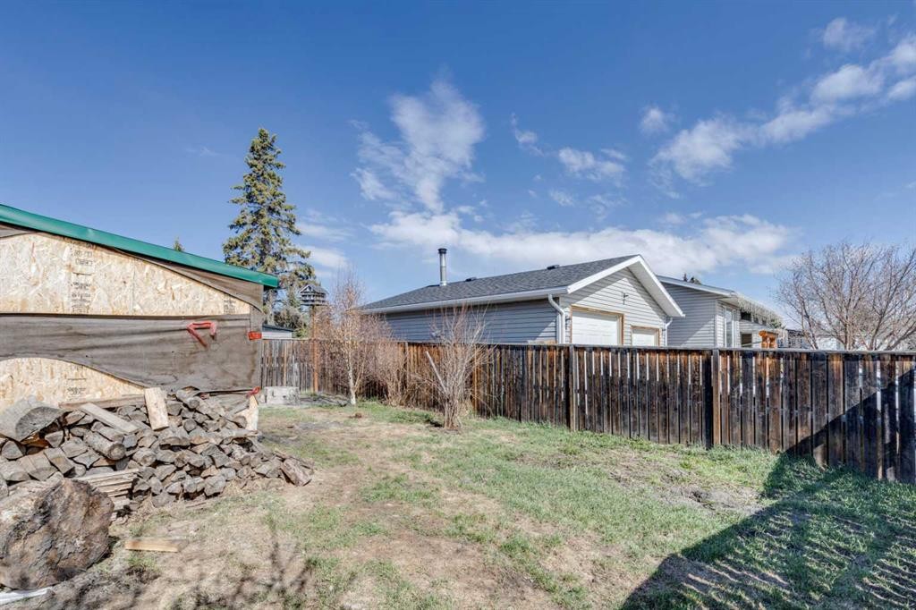 201 Southridge Place, Didsbury, AB - Outdoor