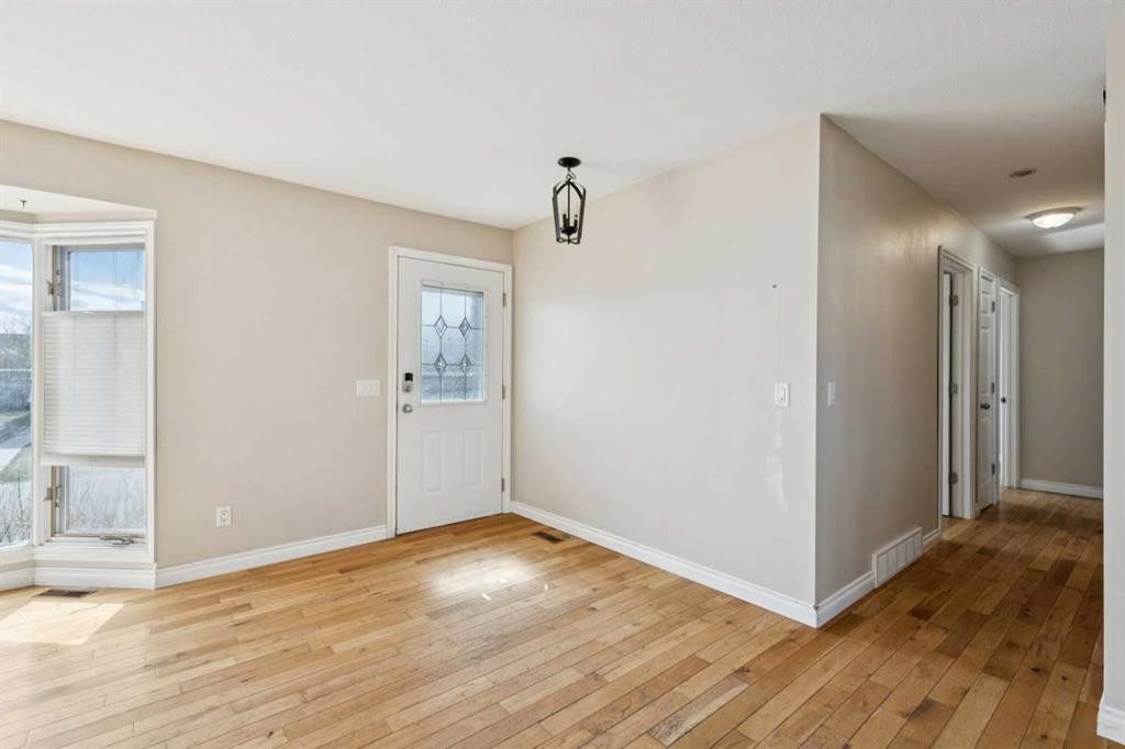 201 Southridge Place, Didsbury, AB - Indoor Photo Showing Other Room
