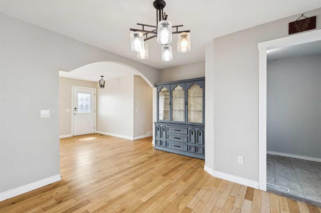 201 Southridge Place, Didsbury, AB - Indoor Photo Showing Other Room