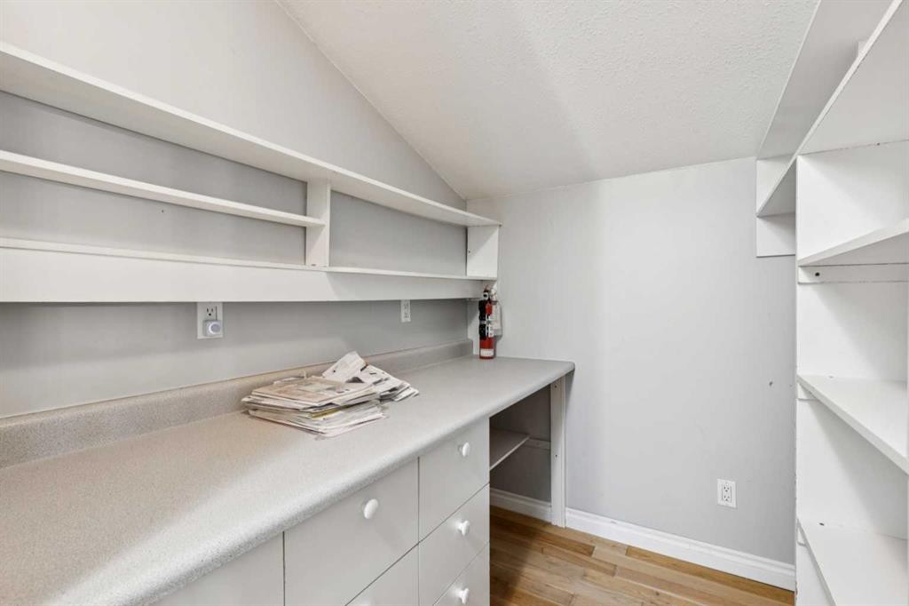 201 Southridge Place, Didsbury, AB - Indoor Photo Showing Other Room