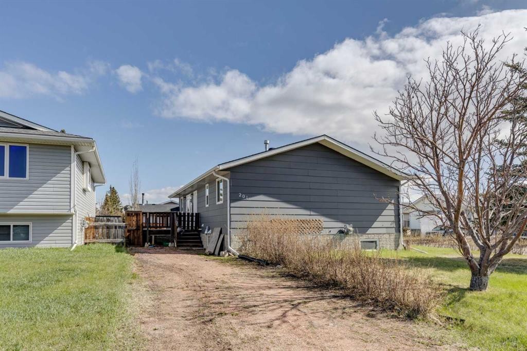 201 Southridge Place, Didsbury, AB - Outdoor