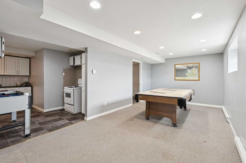 201 Southridge Place, Didsbury, AB - Indoor Photo Showing Other Room