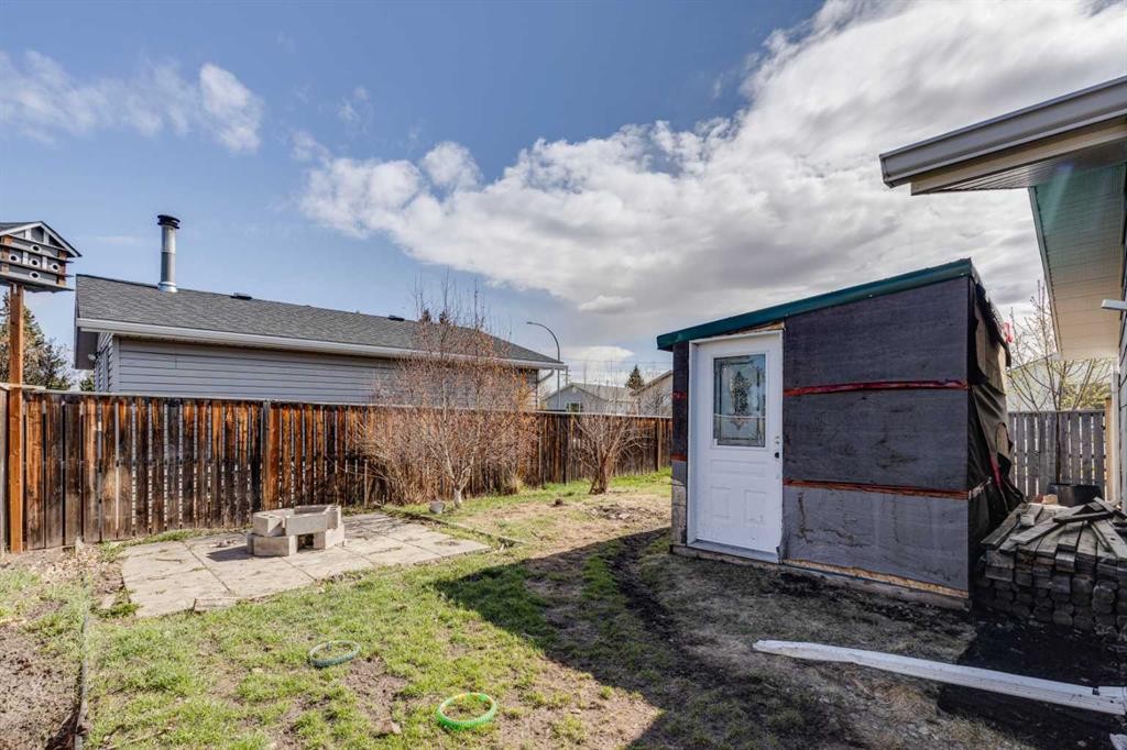 201 Southridge Place, Didsbury, AB - Outdoor