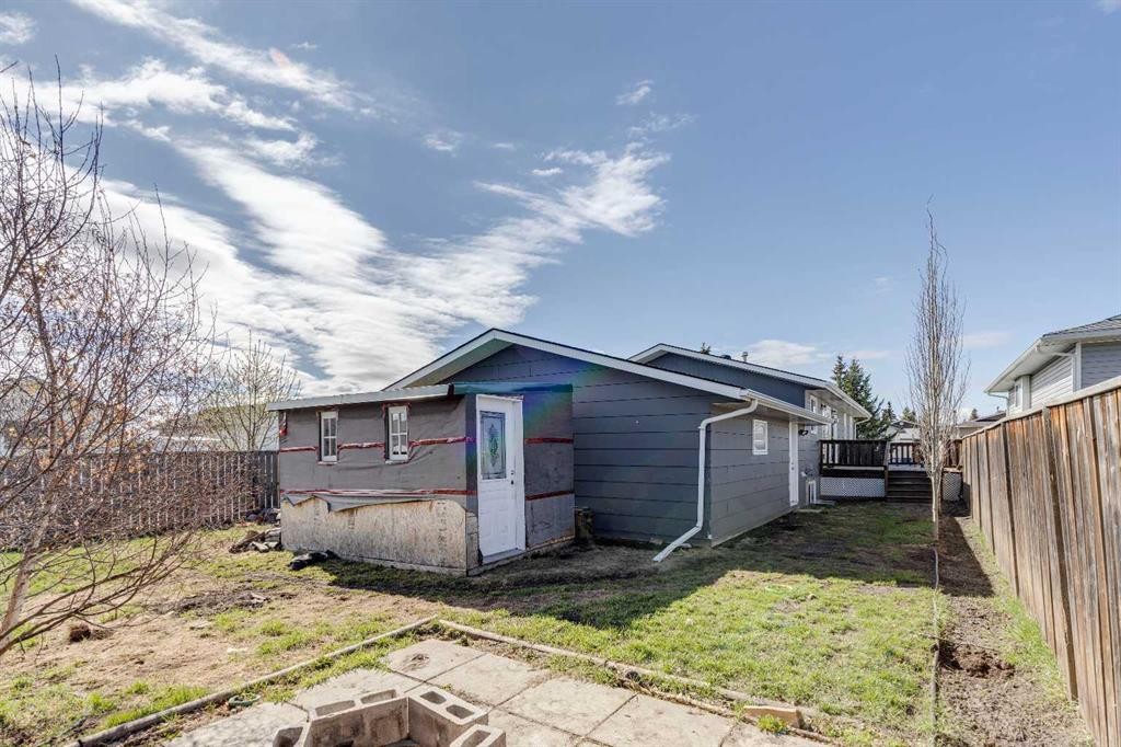 201 Southridge Place, Didsbury, AB - Outdoor