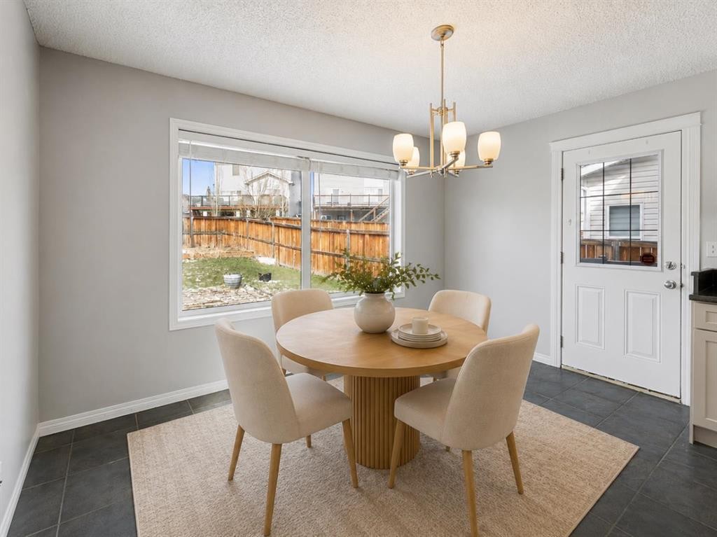 72 Pantego Close Nw, Calgary, AB - Indoor Photo Showing Dining Room