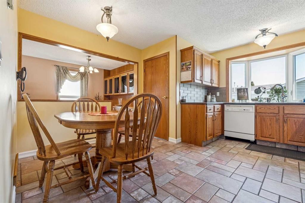 320 Whiteview Road Ne, Calgary, AB - Indoor
