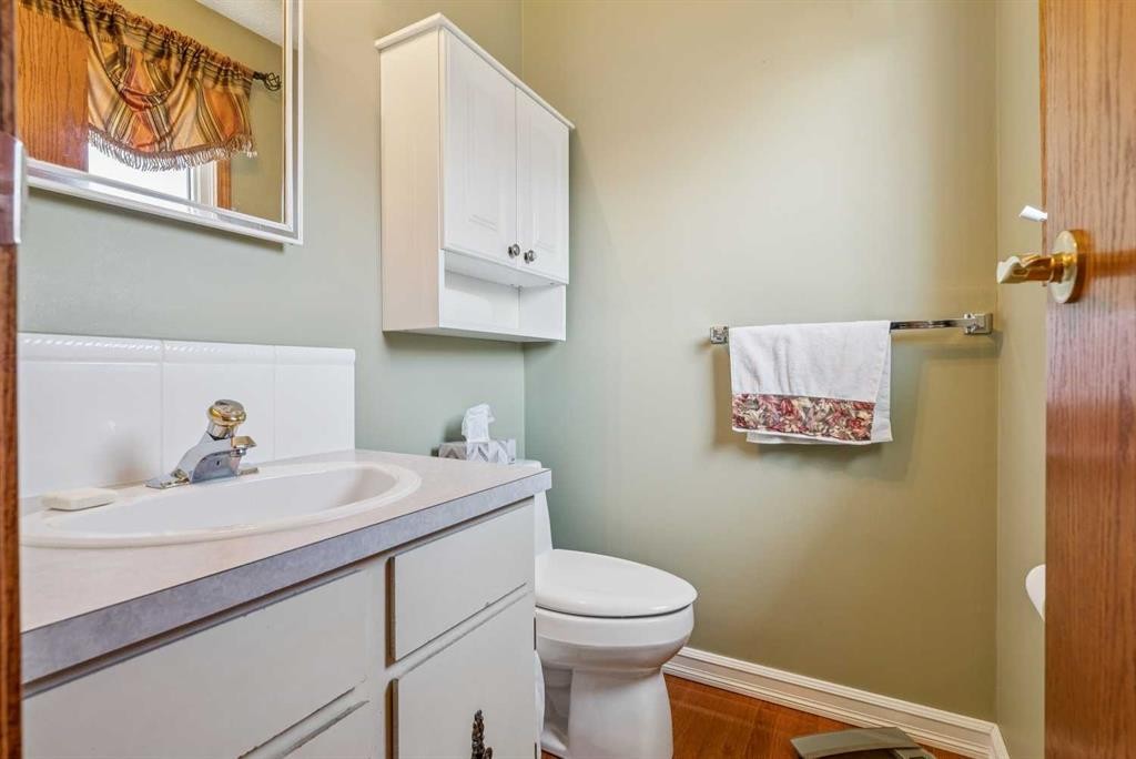 320 Whiteview Road Ne, Calgary, AB - Indoor Photo Showing Bathroom