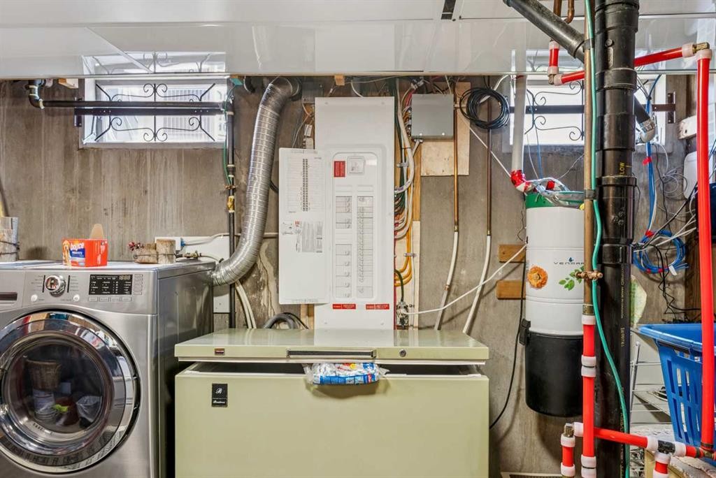 320 Whiteview Road Ne, Calgary, AB - Indoor Photo Showing Laundry Room
