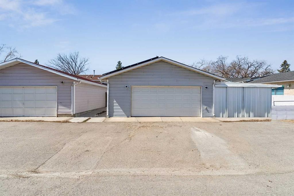 320 Whiteview Road Ne, Calgary, AB - Outdoor With Exterior