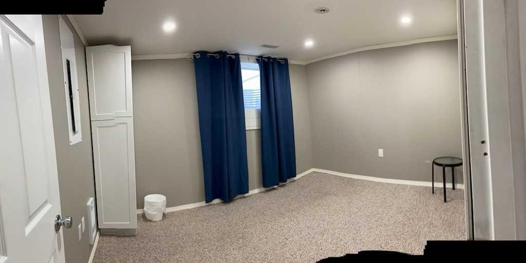 320 Whiteview Road Ne, Calgary, AB - Indoor Photo Showing Other Room