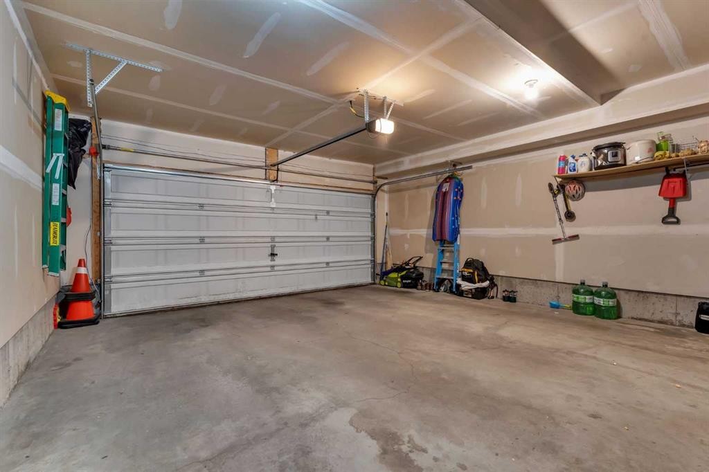72 Cityscape Row Ne, Calgary, AB - Indoor Photo Showing Garage