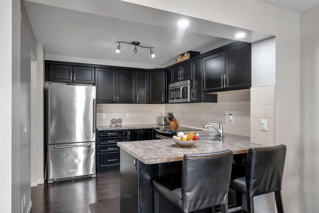 72 Cityscape Row Ne, Calgary, AB - Indoor Photo Showing Kitchen With Stainless Steel Kitchen With Upgraded Kitchen