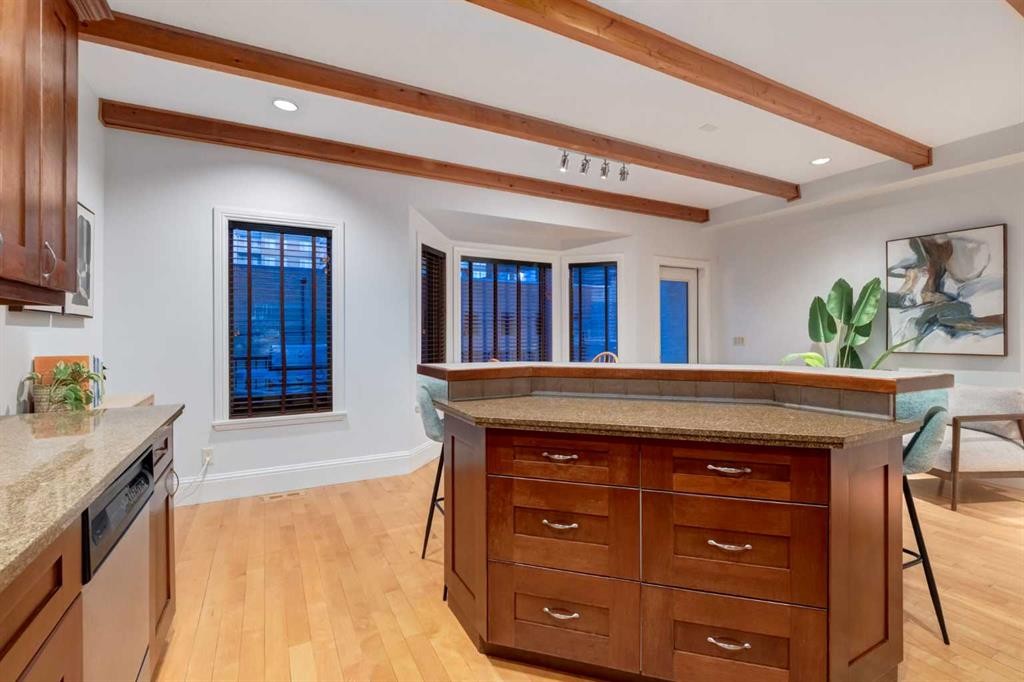 2021 32 Avenue Sw, Calgary, AB - Indoor Photo Showing Kitchen