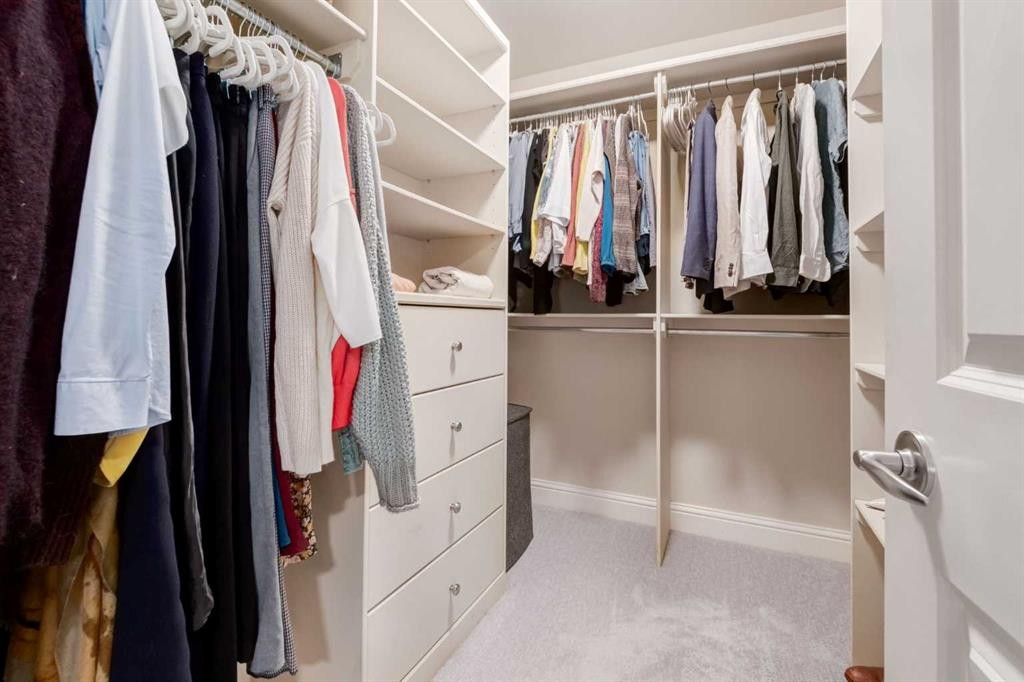 2021 32 Avenue Sw, Calgary, AB - Indoor With Storage
