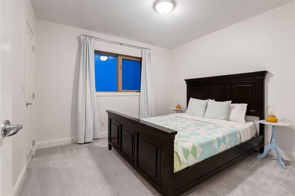 2021 32 Avenue Sw, Calgary, AB - Indoor Photo Showing Bedroom
