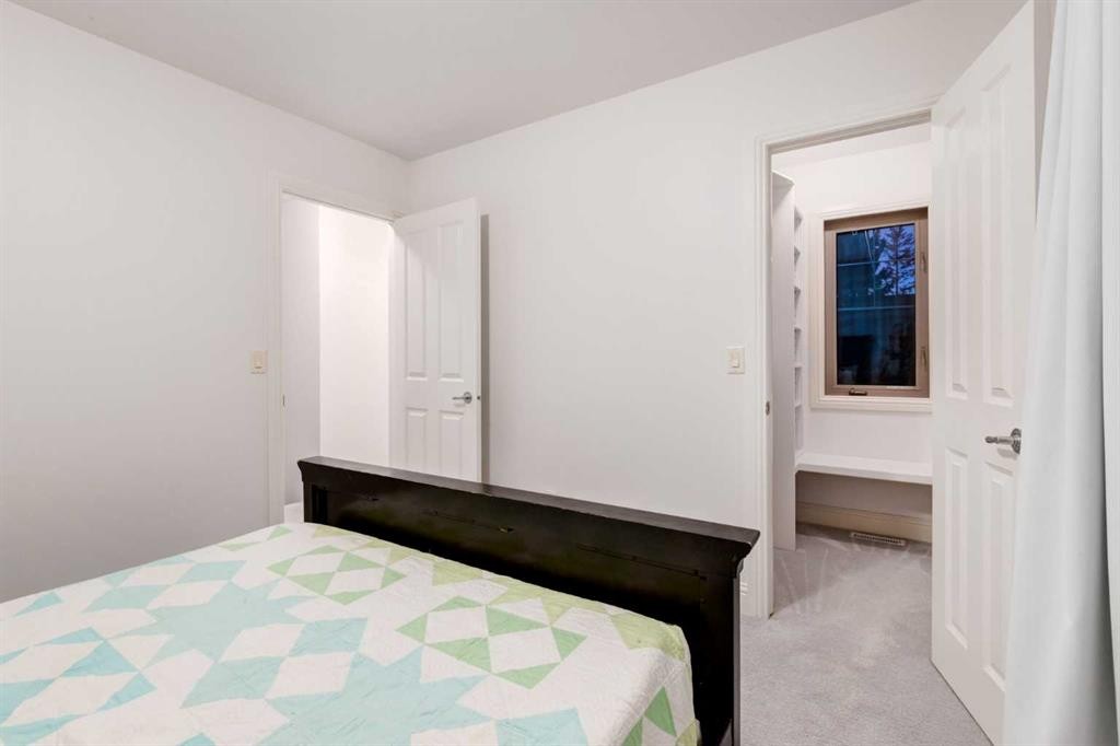 2021 32 Avenue Sw, Calgary, AB - Indoor Photo Showing Bedroom