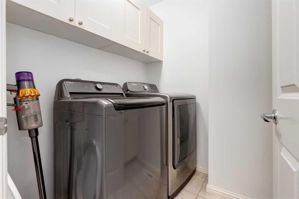 2021 32 Avenue Sw, Calgary, AB - Indoor Photo Showing Laundry Room