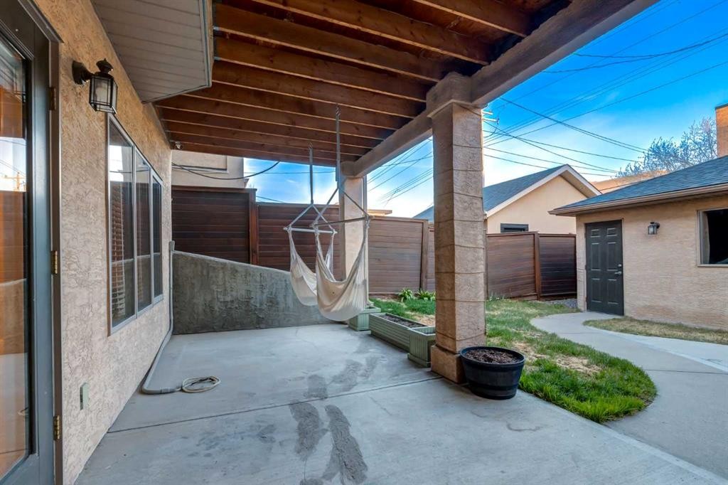 2021 32 Avenue Sw, Calgary, AB - Outdoor With Exterior