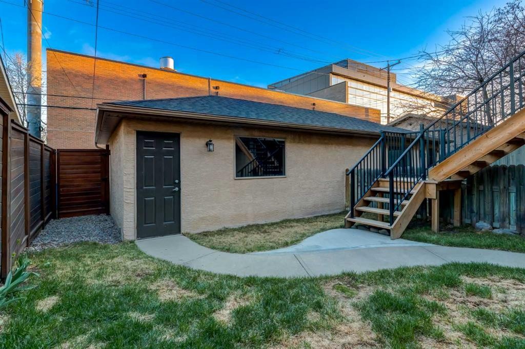 2021 32 Avenue Sw, Calgary, AB - Outdoor