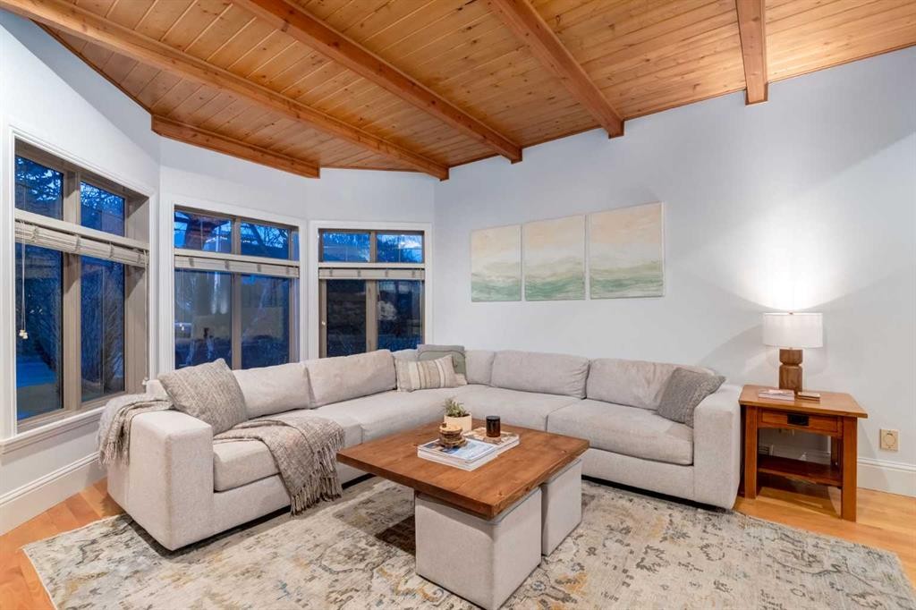 2021 32 Avenue Sw, Calgary, AB - Indoor Photo Showing Living Room